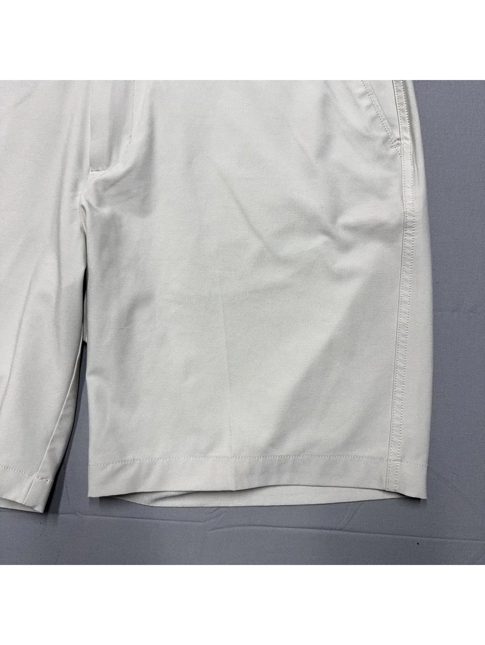 Greg Norman Mens Golf Shorts Polyester Solid 36 Beige Activewear Stretch
